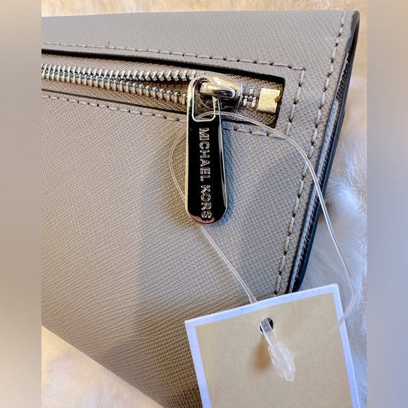 MK! Trifold Leather Wallet/Ash Gray/Jet Set Travel - Picture 10 of 16